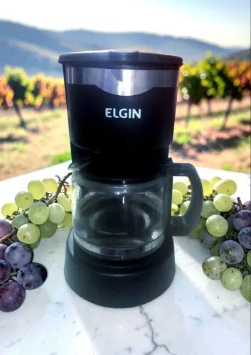 Linda Cafeteira Elétrica da Elgin Semi-Nov com Capacidade para 6 Cafésa