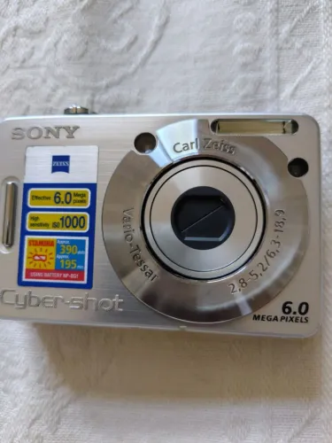Câmera Fotográfica Sony Cyber Shot DSC-W50 usada.