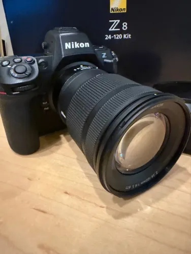Nikon Z8 Kit 24-120mm S F/4 <5 mil clicks 