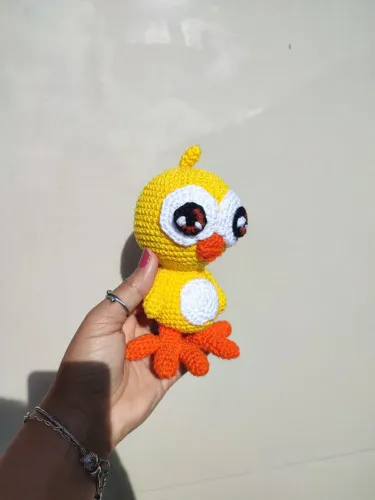 Amigurumi pintinho amarelinho 