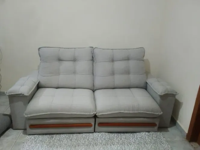 Lindo sofá em linho cinza 2,30m.