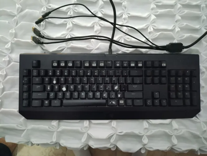 Teclado Razer BlackWidow Chroma, Modelo: RZ03-01220200-R3U1