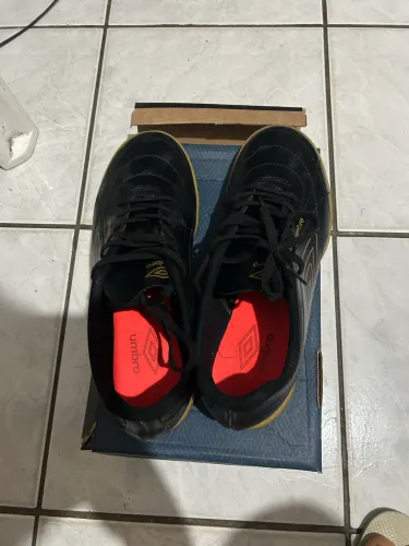 Chuteira futsal umbro