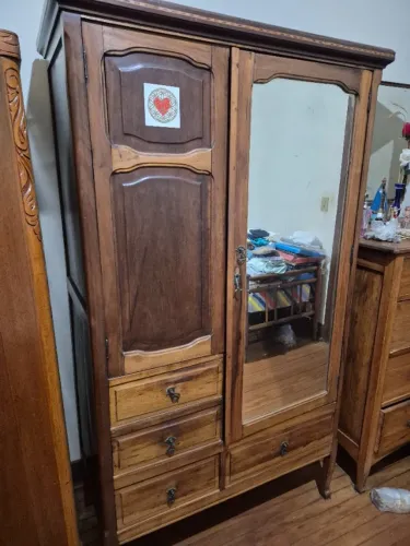 Guarda roupa solteiro antigo