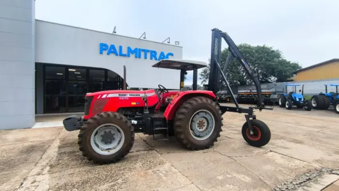 TRATOR AGRÍCOLA USADO, MASSEY FERGUSON 4275 - ANO 2013