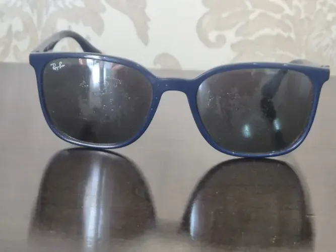 Óculos RayBan Usado. Modelo Feminino. Azul. Usado Com Defeito!