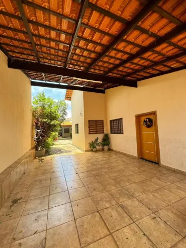 Casa a Venda com lote Inteiro, Regiao Sul