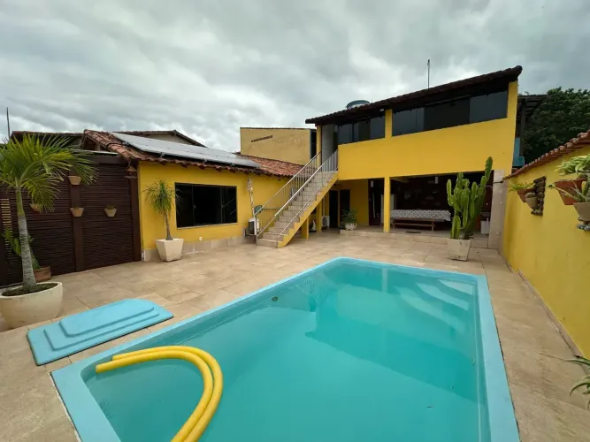 Casa à Venda no centro de Búzios com RGI e Financiamento Bancário.