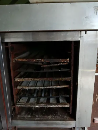 Vendo maquinario de padaria  valor 3,000 dispenso curiosos zap * 