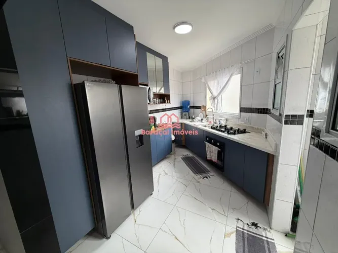 Apartamento à Venda em Vila Guilhermina, Praia Grande - SP Mobiliado 555 mil