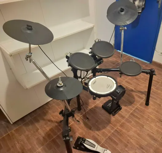 Bateria eletronica Roland TD 4