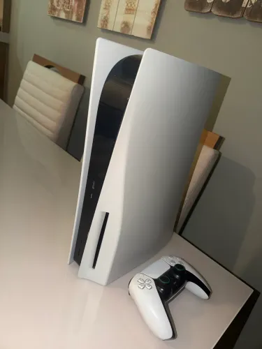 PS5 com leitor + 1 controle + 1 jogo físico ( na caixa )