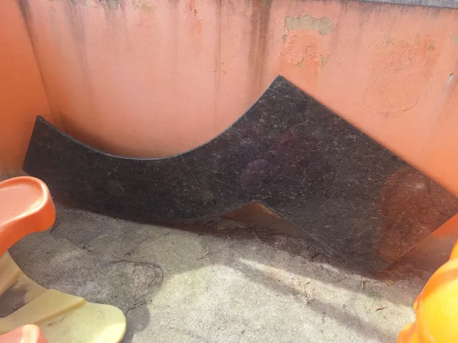 Mármore preto para balcão em bom estado.