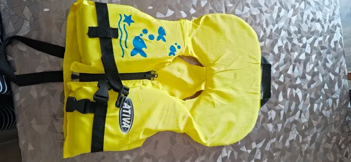 Vendo colete salva vida infantil, ideal para crianças de 13 a 22kg... R$ 50