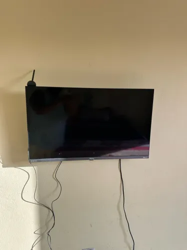 Smart TV Philco 32" LED Roku TV (1 ano de uso) - Excelente estado