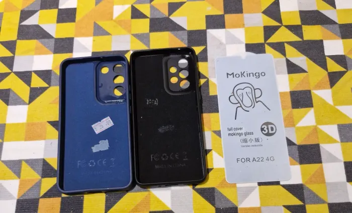 2 capinhas de celular + uma película