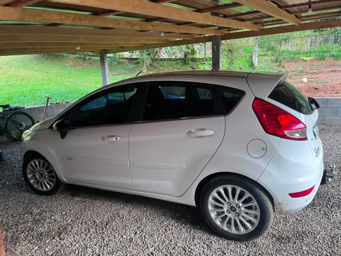 Ford Fiesta Titanium 1.6 16V Flex Mec. 2014