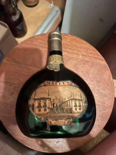 Garrafas de bebidas antigas para colecionadores