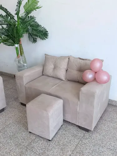 SOFÁ 2 LUGARES COM ALMOFADAS + PUFF DE BRINDE