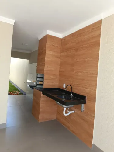 Imóvel para venda possui 150 metros quadrados com 3 quartos em Residencial Vida Nova - Aná