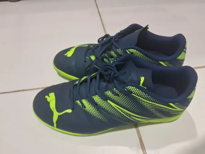 Chuteira de futsal puma