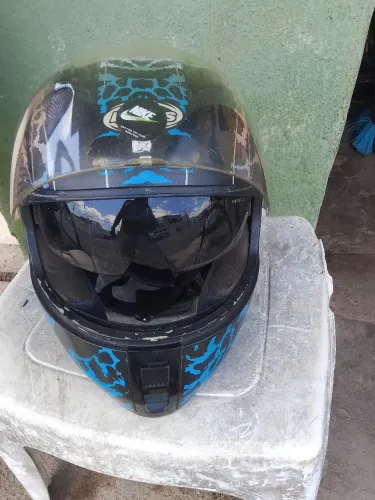 Um capacete 