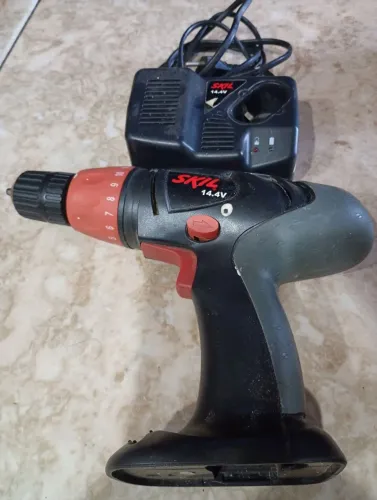 Parafusadeira skill precisando trocar a bateria