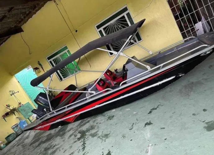 Vende-se lancha