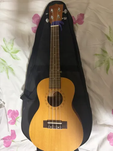 Ukulele Gonzalez luthier