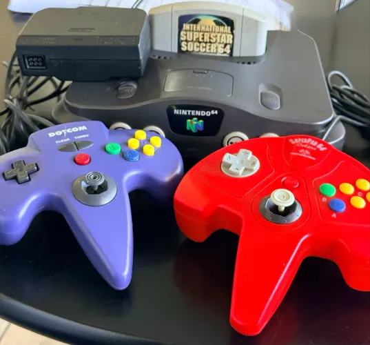 Nintendo 64 + 2 controle + jogo. Completo 