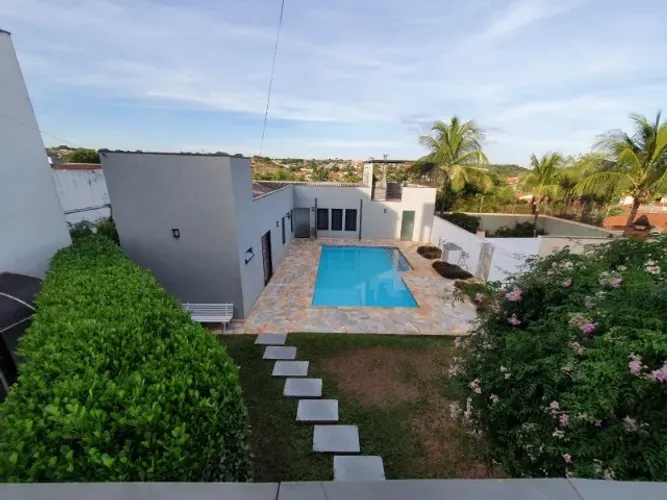 Casa dupla com 6 dormitórios no centro de Olímpia - SP