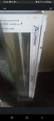 Esquadria/ janela alumínio nova
