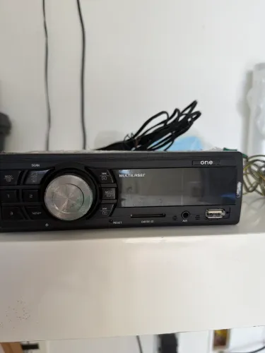 Rádio automotivo Multilaser One + Dois alto-falantes Hurricane