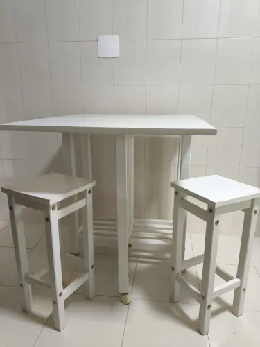 Mesa quadrada com bancos - Tok&Stok