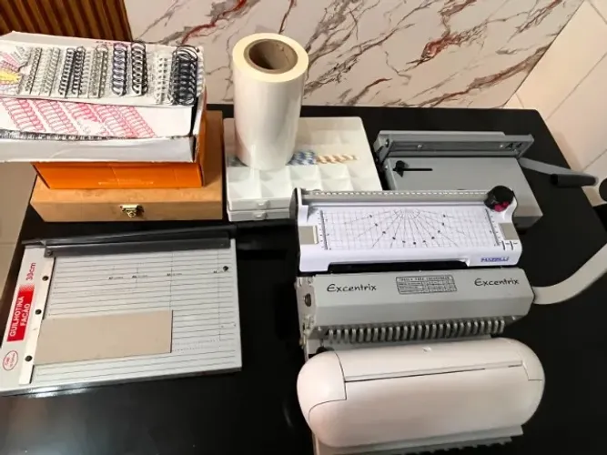 Lote de Materiais para Encadernação e Papelaria Criativa