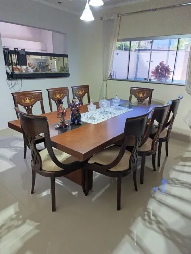 Mesa jantar alto padrão com 8 cadeiras 