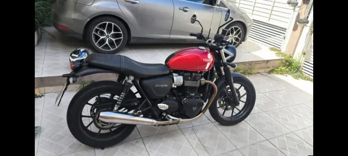 Thiumph Street Twin 900