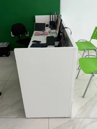 Balcão de Recepção em MDF 2,13 m - Excelente Estado