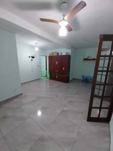 CASA EM MONGAGUÁ