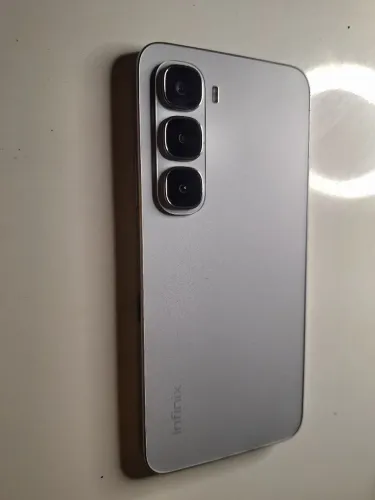 CELULAR INFINIX HOT 60i, 256gb pra trocas também