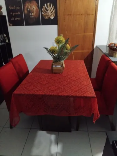Mesa de jantar com 4 cadeiras
