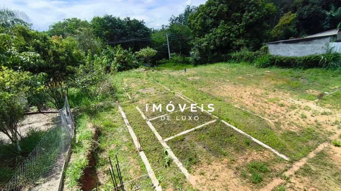 Terreno com projeto e alicerce à venda no Bairro Jardim Buru, Salto/Sp