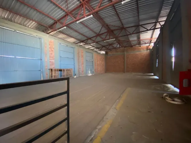 Galpão/Depósito/Armazém para Aluguel no Humaitá com Área de 3600 m² Disponível
