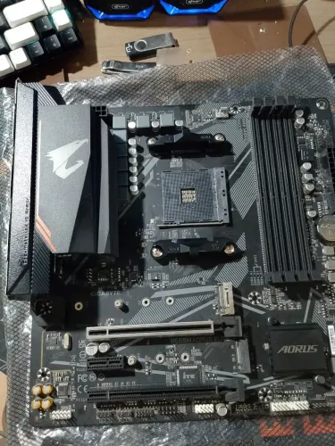 Placa-Mãe Gigabyte B550 Aorus Elite AM4 só faço troca em volante G27 e G29