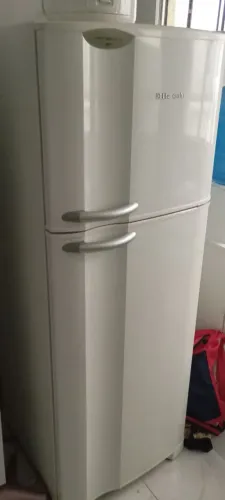 Geladeira Eletrolux 260 litros