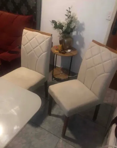 Mesa impecável com 4cadeiras 1,20x0,90