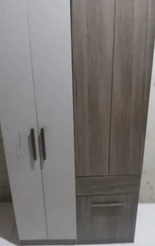 Quarda-roupa pequeno 