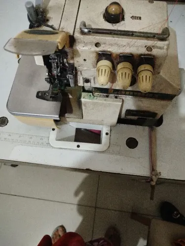Vendo máquina de costura overlok