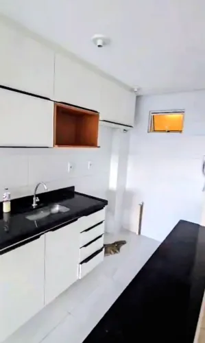 Apartamento  térreo com dois quartos, sendo um suíte 