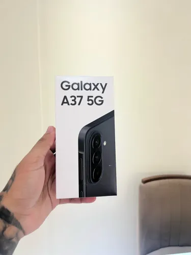 Smartphone Galaxy A37 NOVO, LACRADO NA GARANTIA.